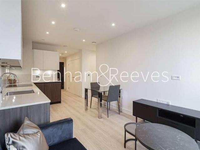 Apartment for rent in Mill Meads, Greater London