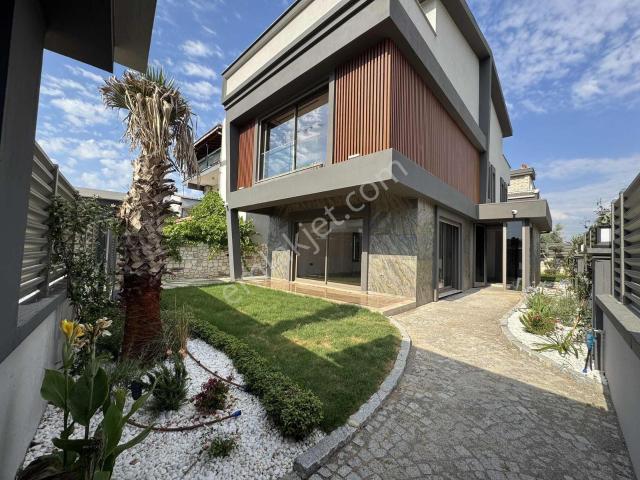 Kemalpaşa Mahallesi, Menderes içerisinde satılık Villa