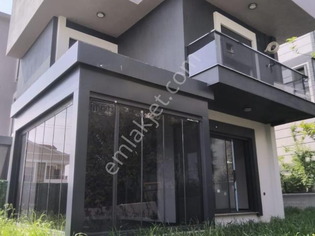 Menderes, Barbaros Mahallesi içerisinde satılık Villa