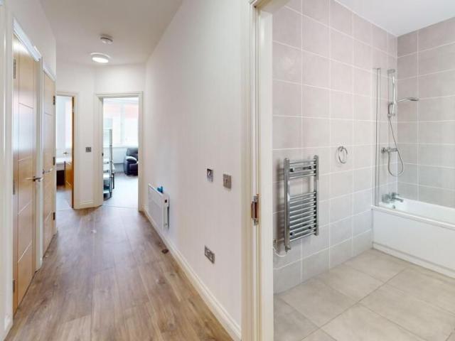 Apartment for rent in Newbury Park, Greater London