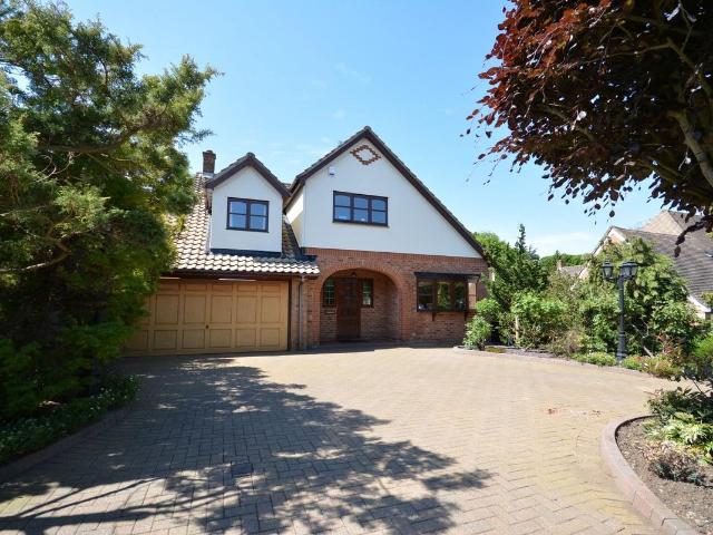 House for rent in Emerson Park, Greater London