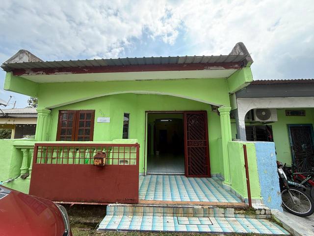Terraced House for sale in Malaka