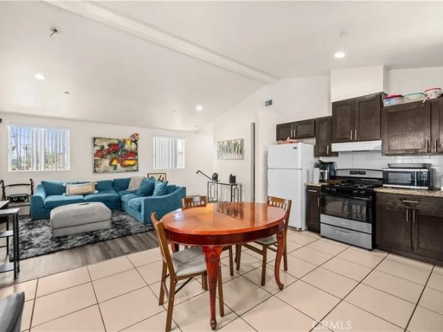 Room for rent in Canoga Park, California