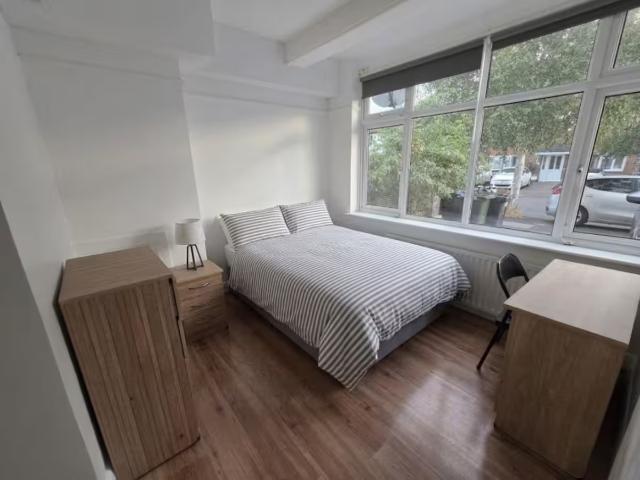 Room for rent in London Borough of Merton, Greater London