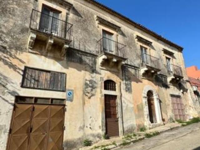 Palazzo in vendita a Ispica, Sicilia