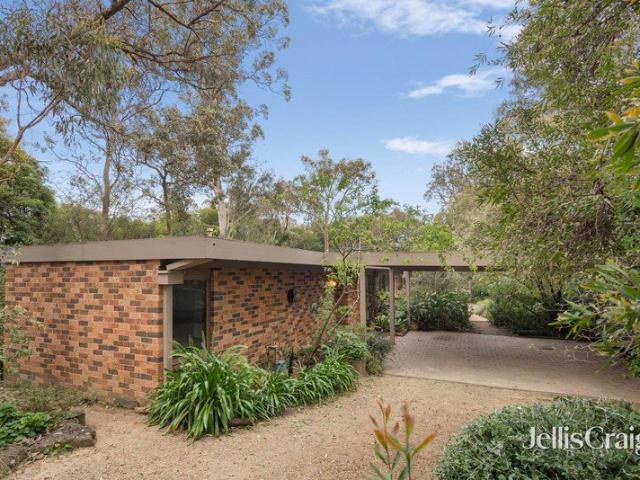 House for sale in Park Orchards, Melbourne