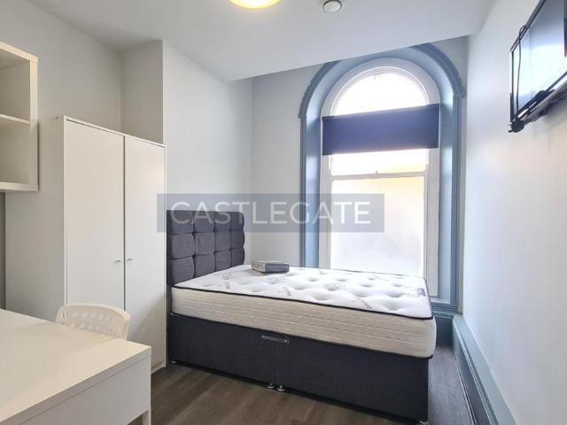 Room for rent in Highfields, Huddersfield