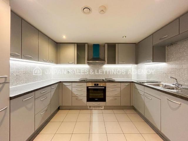 Apartment for rent in London Borough of Ealing, Park Royal