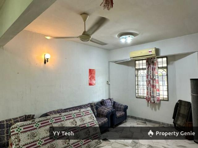 Terraced House for sale in Malaka