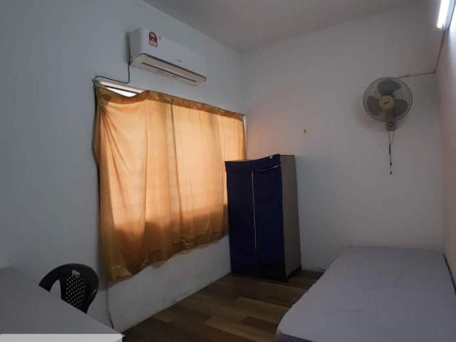 Room for rent in Petaling, Alam Impian