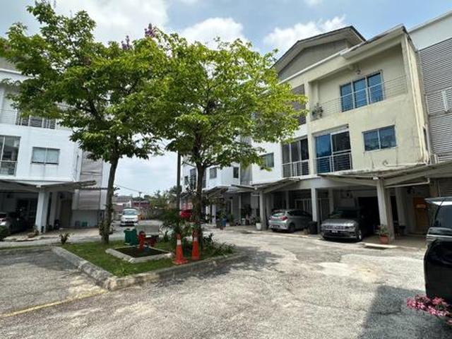 Townhouse for sale in Petaling, Damansara Damai