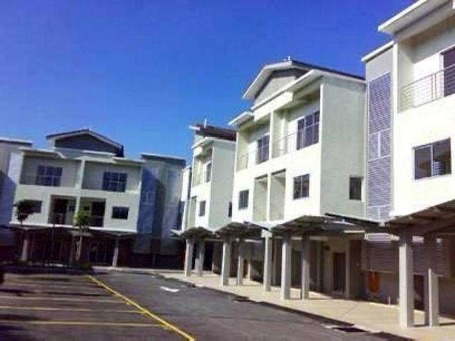 Townhouse for sale in Petaling, Damansara Damai