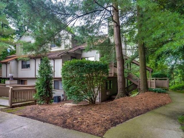 Condo for sale in Cuyahoga Falls