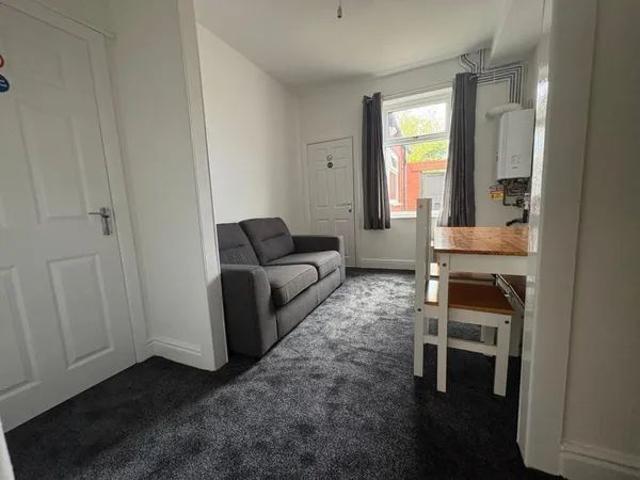 Room for rent in Garston, Calderstones