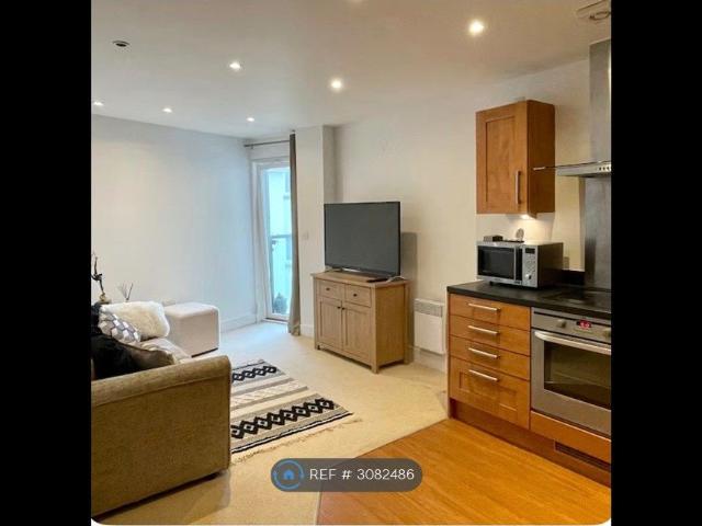 Apartment for rent in Waterfront, Swansea