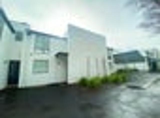 Townhouse for rent in Merivale, Canterbury