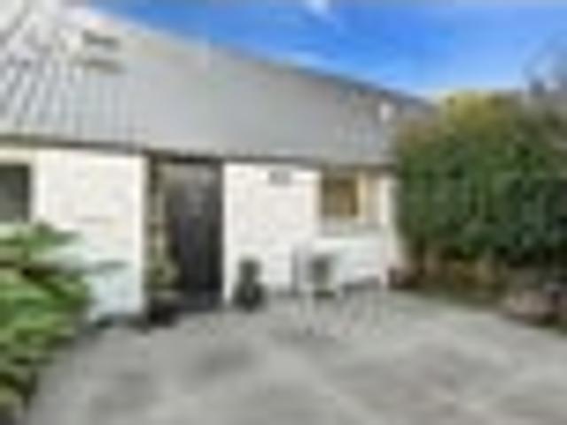 Townhouse for rent in Merivale, Canterbury