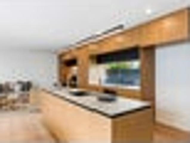 Townhouse for rent in Merivale, Canterbury