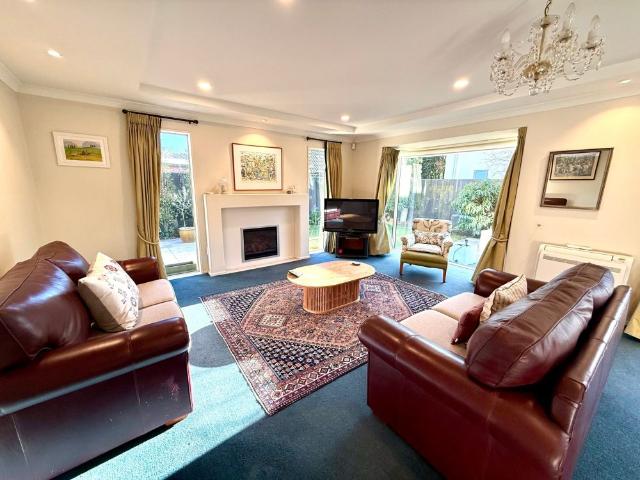 Townhouse for rent in Merivale, Canterbury