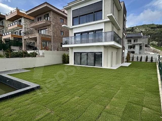 Dikili, İzmir içerisinde satılık Villa