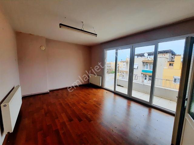 Tire, İzmir içerisinde kiralık mülk