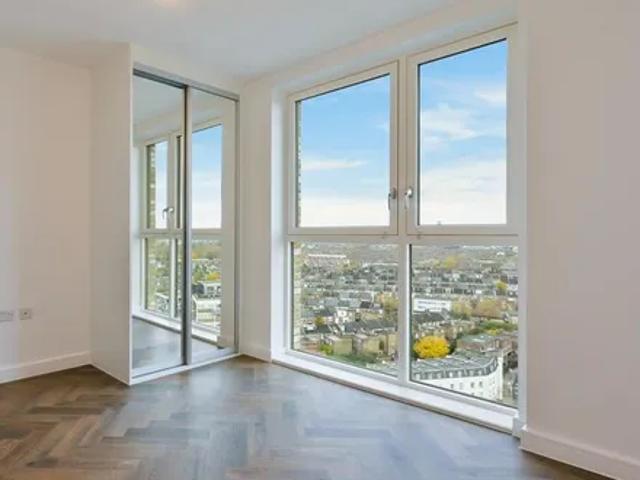 Apartment for rent in Queen's Park, Greater London