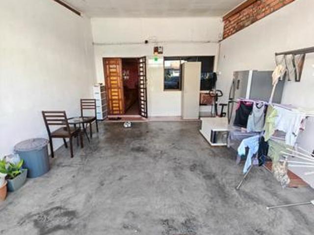 Terraced House for sale in Malaka