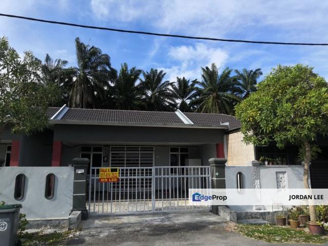 House for sale in Malaka