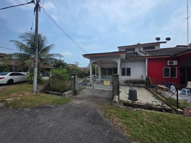 Terraced House for sale in Malaka