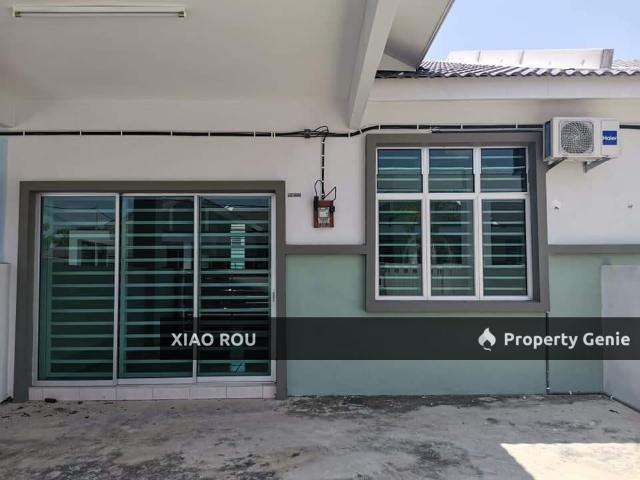 Terraced House for sale in Malaka