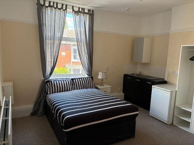 Studio for rent in West Midlands