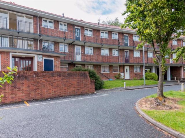 Apartment for rent in Goldthorn Hill, Compton