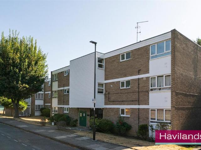 Apartment for rent in Grange Park, Greater London
