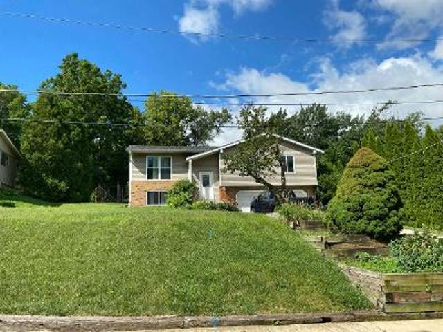 House for sale in Mchenry, Illinois