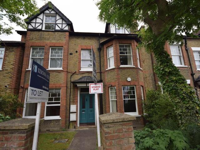Apartment for rent in London Borough of Merton, Merton Park
