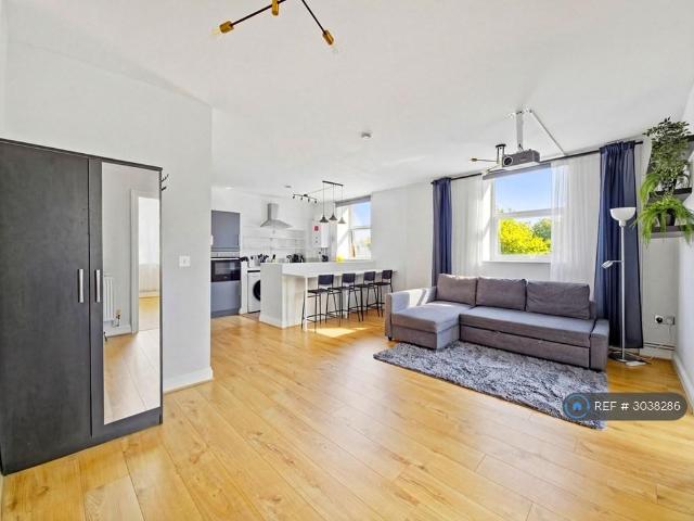 Apartment for rent in London Borough of Merton, South Wimbledon