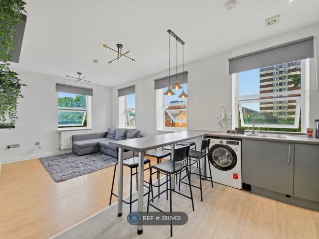 Apartment for rent in London Borough of Merton, South Wimbledon