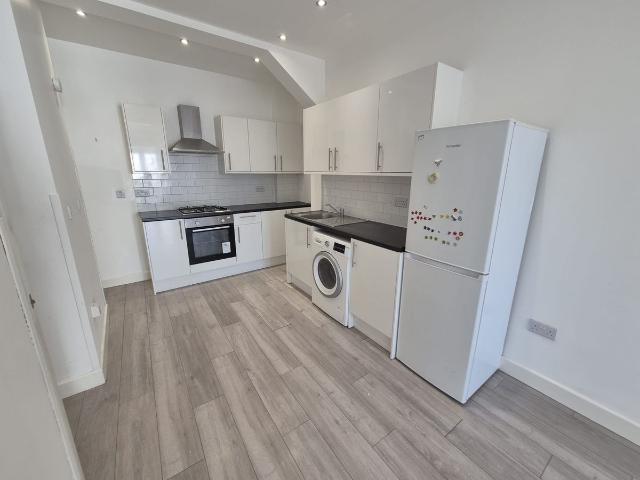 Apartment for rent in Furzedown, Greater London