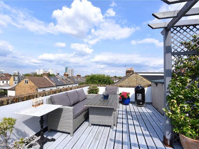 House for rent in Earlsfield, Greater London