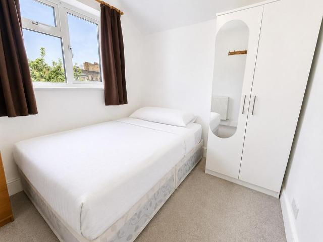 Apartment for rent in Earlsfield, Greater London