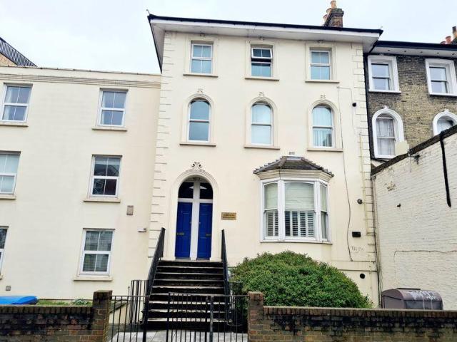 Apartment for rent in London Borough of Merton, South Wimbledon