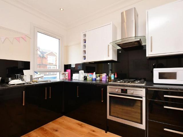 Apartment for rent in London Borough of Merton, South Wimbledon