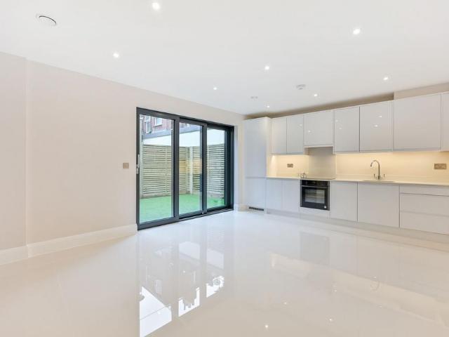 Apartment for rent in London Borough of Merton, South Wimbledon