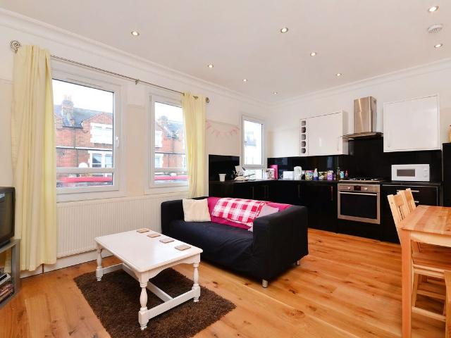 Apartment for rent in London Borough of Merton, South Wimbledon