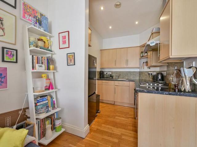Apartment for rent in Southfields, Greater London