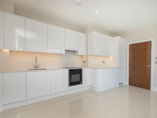 Apartment for rent in London Borough of Merton, South Wimbledon