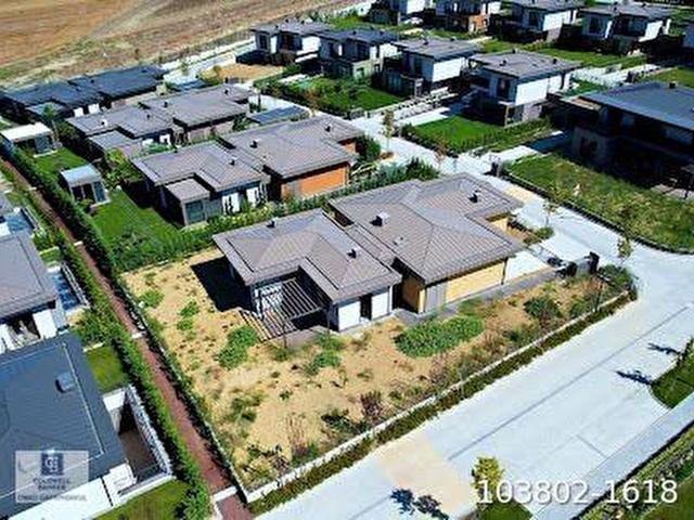 İstanbul Merkez içerisinde satılık Villa