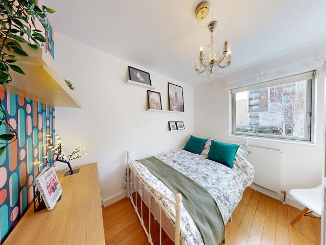 Room for rent in East Greenwich, Greater London
