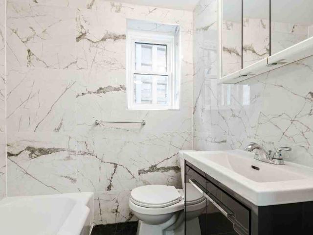 Apartment for rent in Somerset, Ottawa