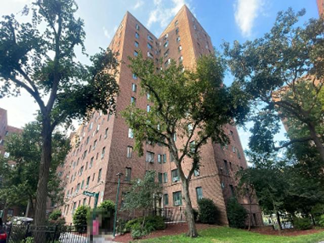 Condo for sale in The Bronx, Arverne